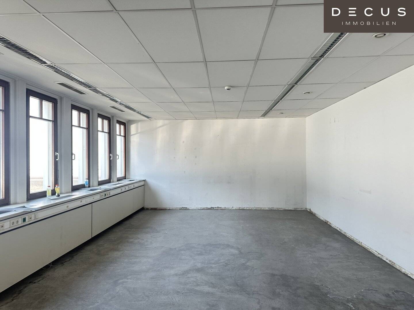 Affordable office and warehouse space in a well-connected location