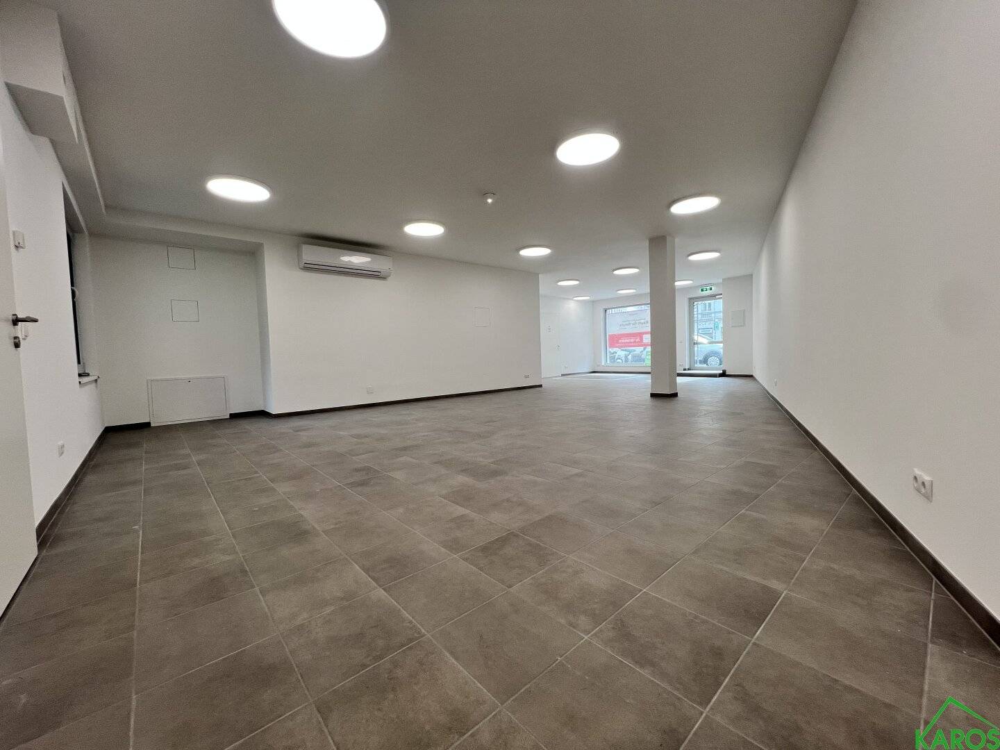 Ground floor retail space with underfloor heating