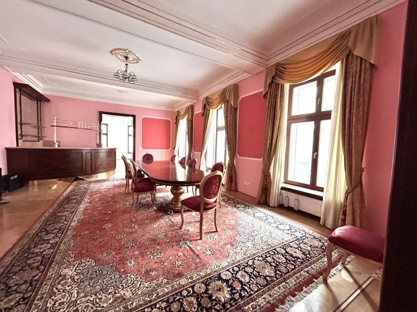 Representative Altbau Office Space near Votivkirche