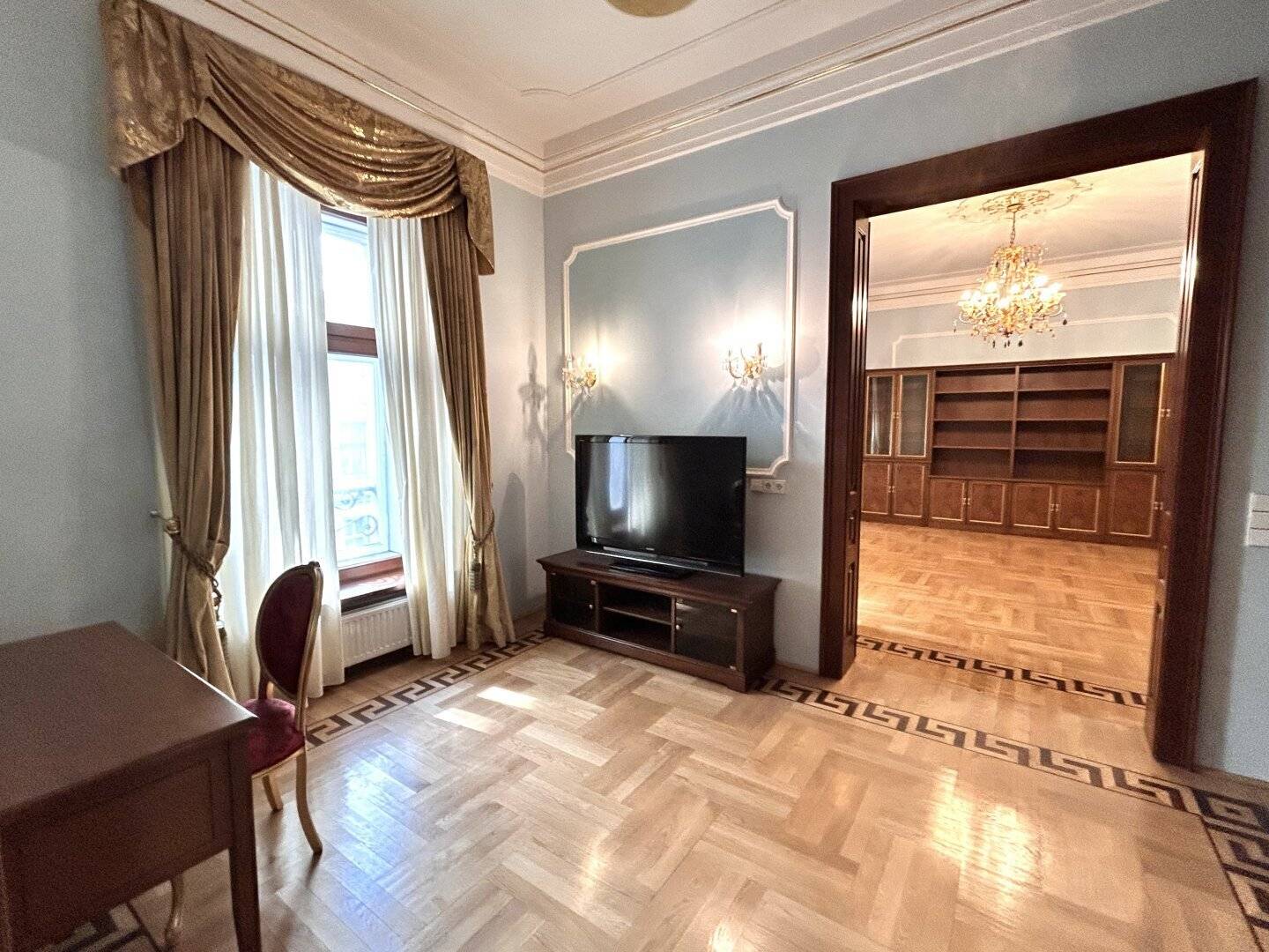 Apartment near Votive Church air conditioned