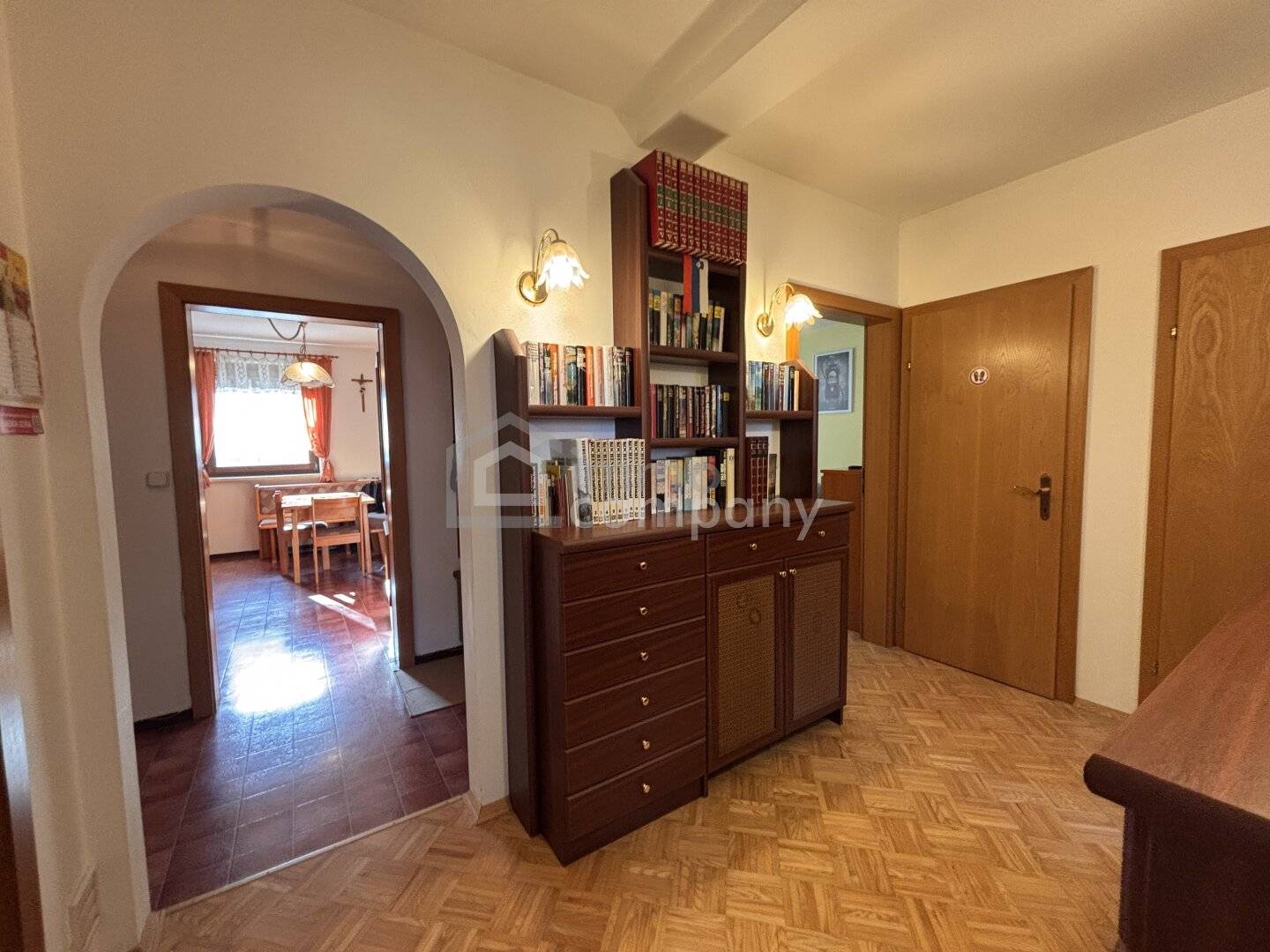 Wohnung mit Loggia und Tiefgaragenplatz