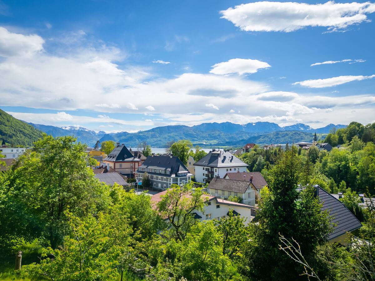 Gmunden plot with lake view