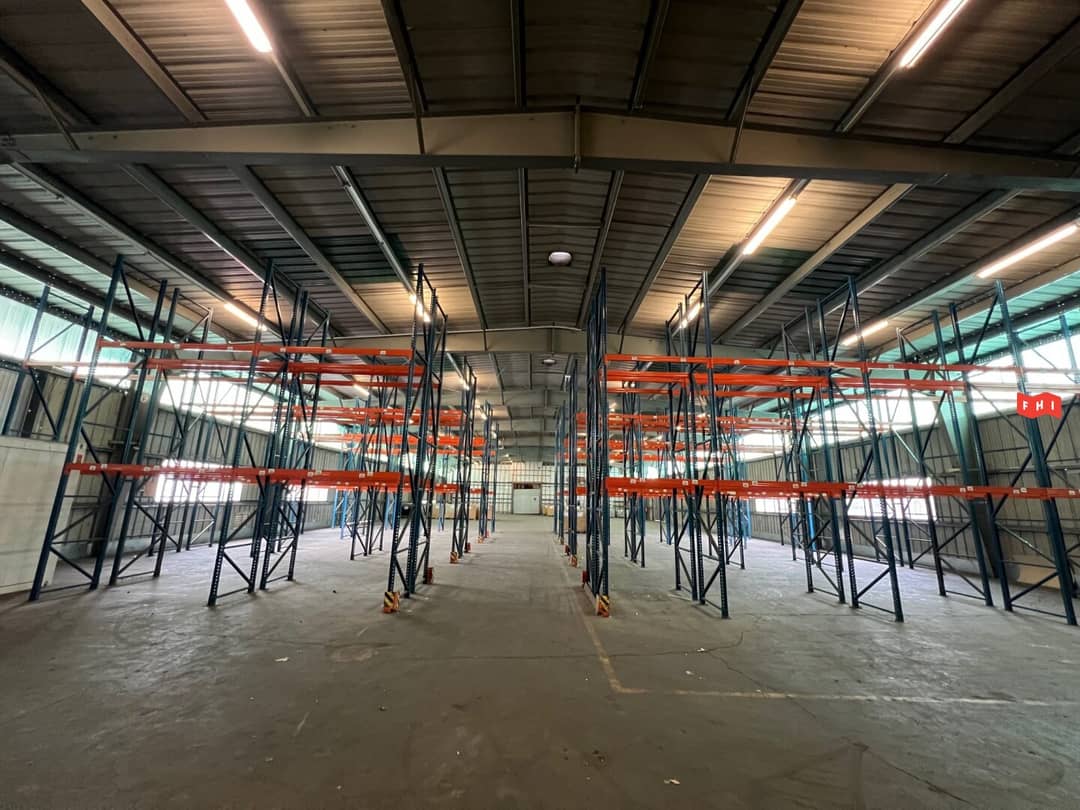 Warehouse 1350m² Linz-Maximarkt