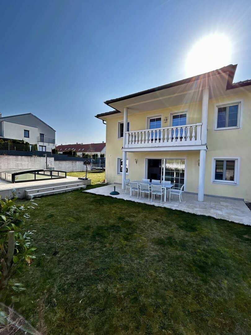 Exclusive single-family house with pool and high-quality fittings in Würnitz