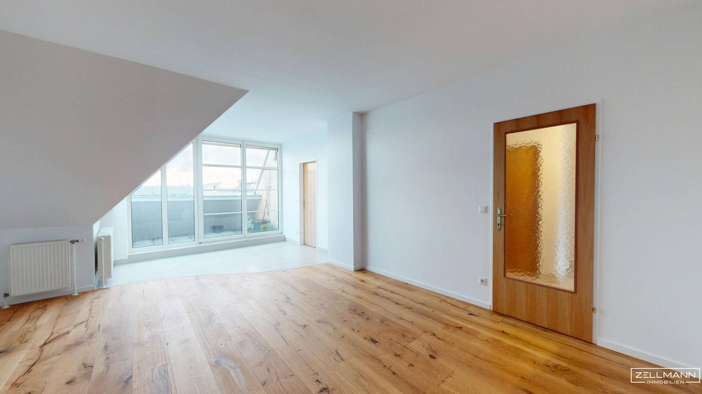 NEAR RIVERSIDE | Attic apartment with spacious living area, 3 rooms + separate kitchen | ZELLMANN IMMOBILIEN