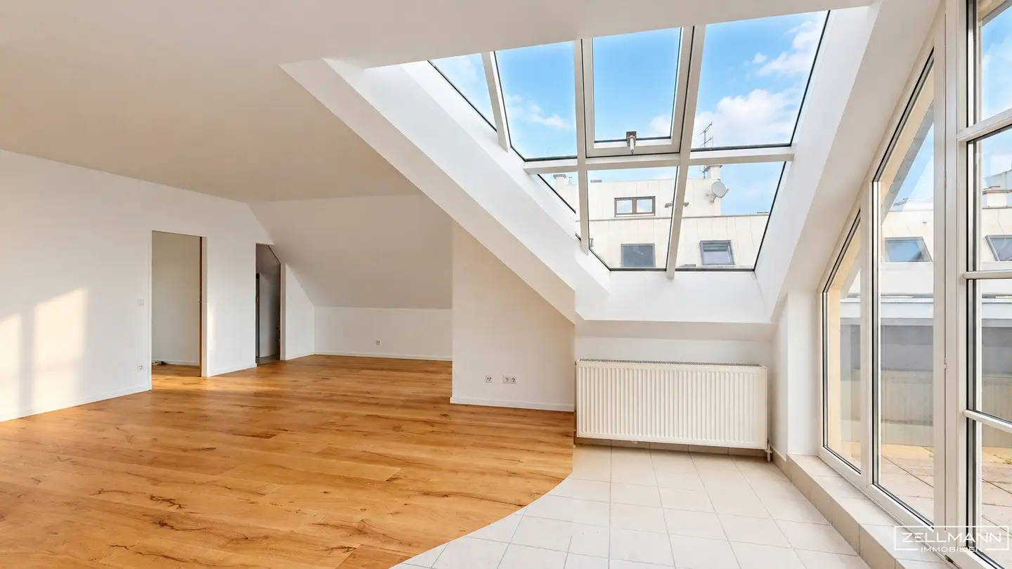 NEAR RIVERSIDE | Attic apartment with spacious living area, 3 rooms + separate kitchen | ZELLMANN IMMOBILIEN