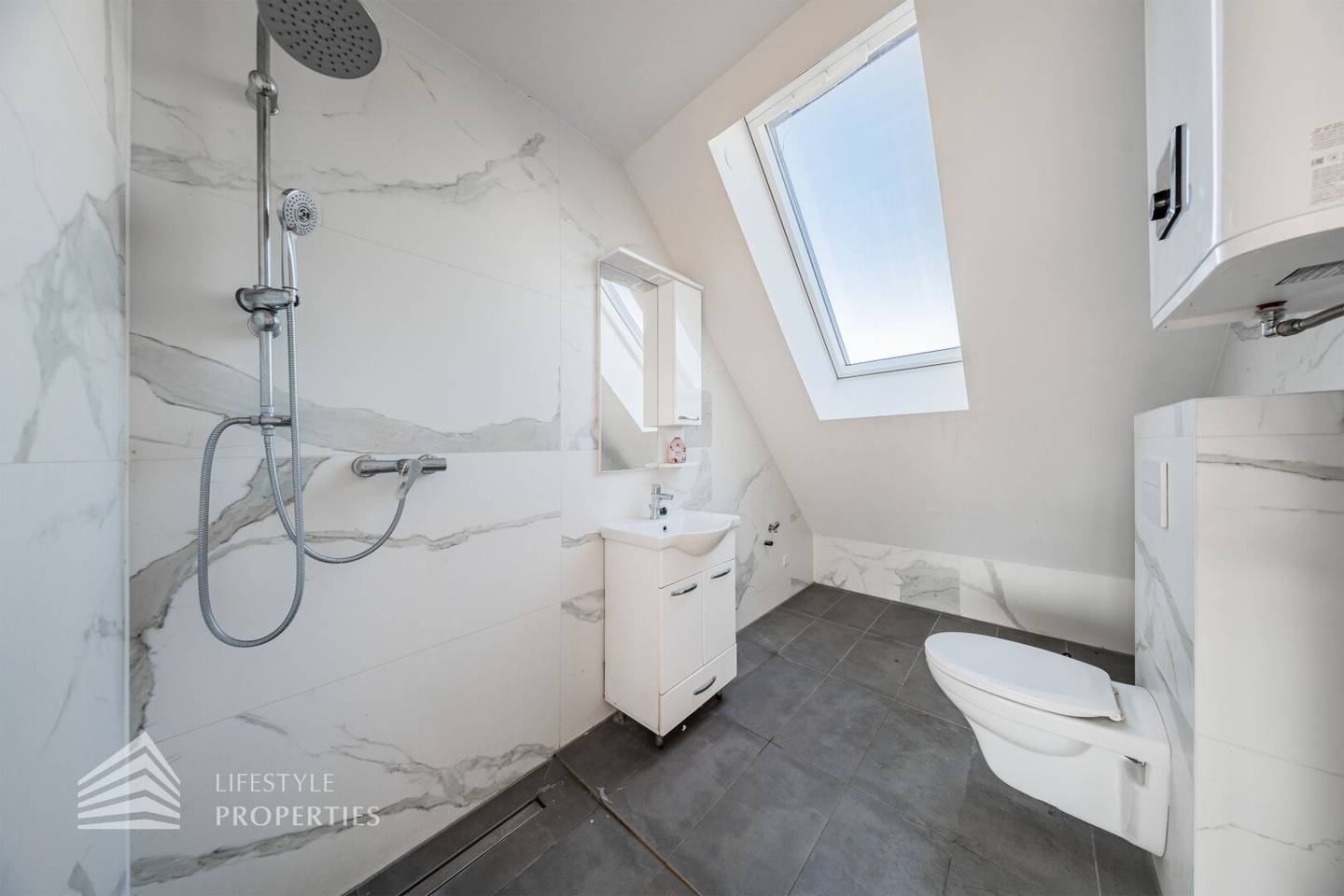 Neubauwohnung mit Balkon nahe Schloss Hetzendorf