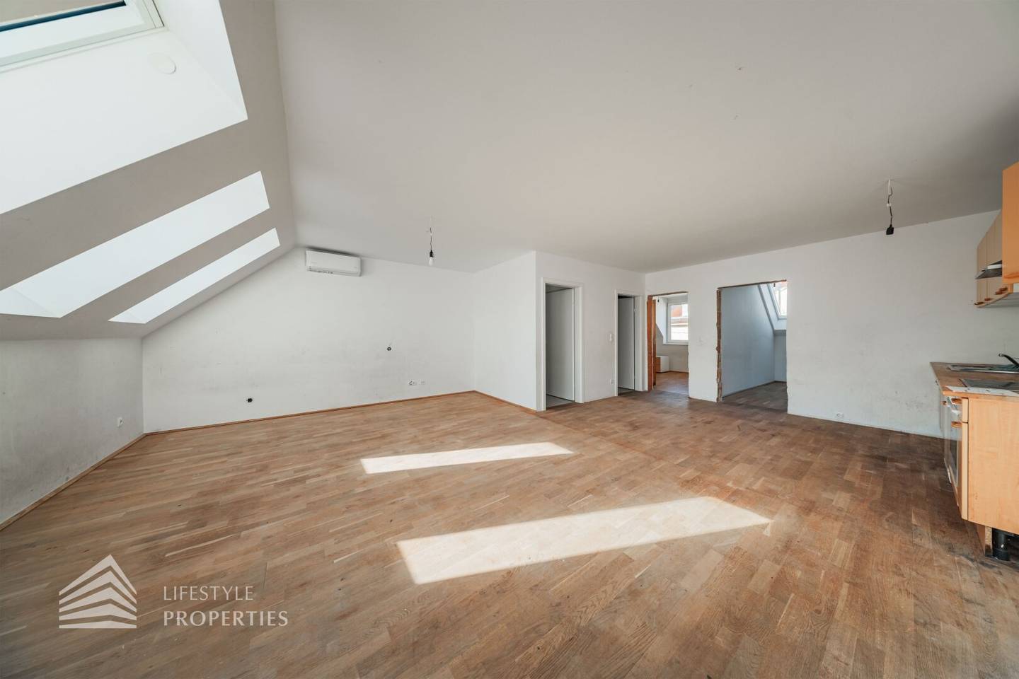 Dachgeschosswohnung Balkon Neuwertig Hetzendorf