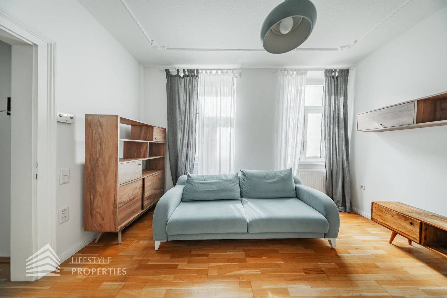 Fully furnished apartment near Auer Welsbach Park