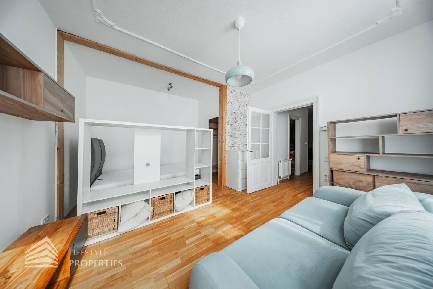 Fully furnished apartment near Auer Welsbach Park