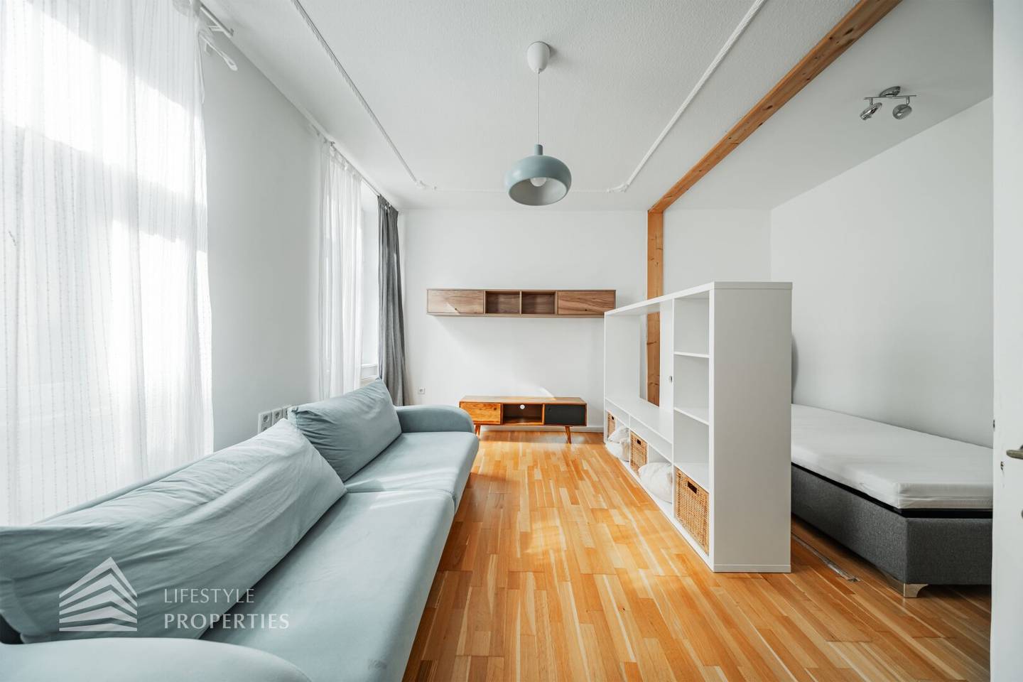 Fully furnished apartment near Auer Welsbach Park