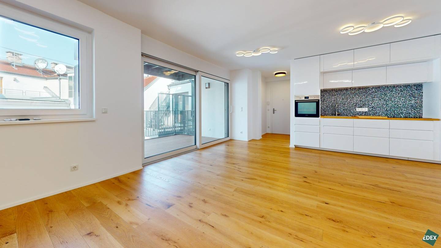 Bright apartment with balcony and parquet in Margareten
