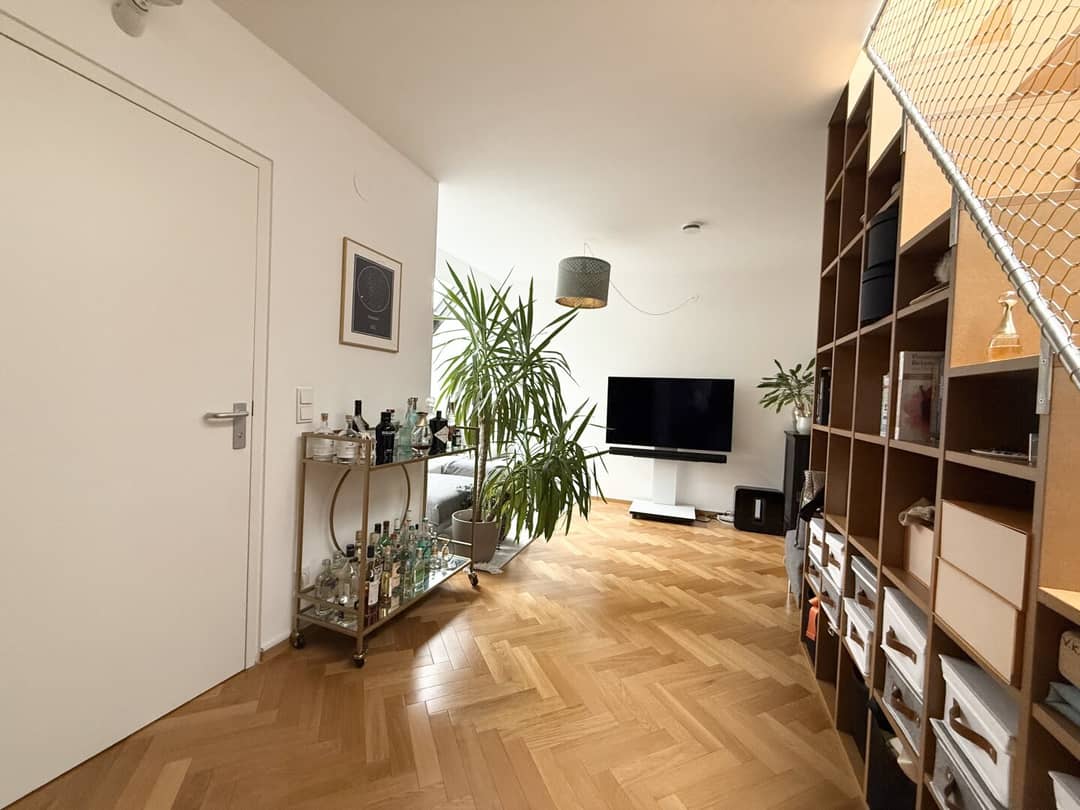 Dachgeschosswohnung with a green roof terrace and climate controlled living area