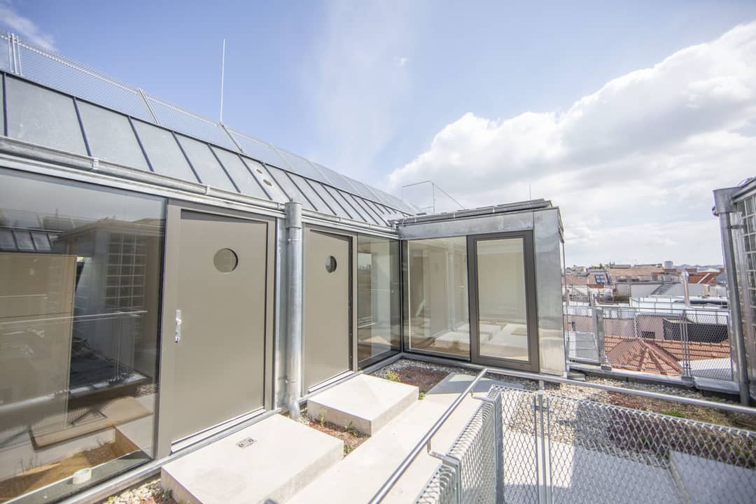 Dachgeschosswohnung with a green roof terrace and climate controlled living area