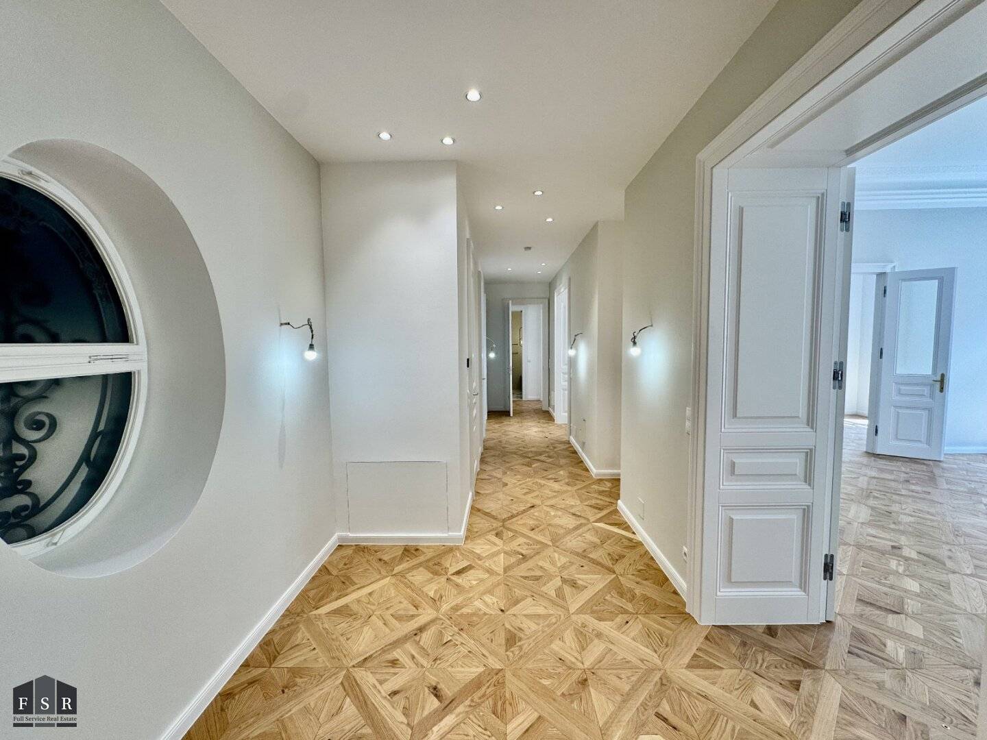 First occupancy! Representative historic building in a prime location / 3-room / 142 m² / Balcony