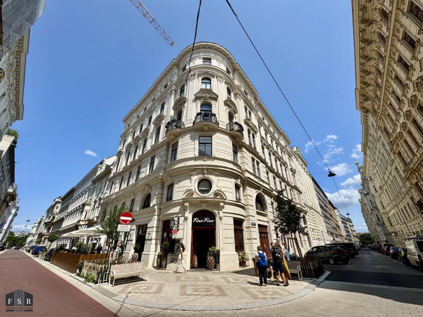 First occupancy! Representative historic building in a prime location / 3-room / 142 m² / Balcony