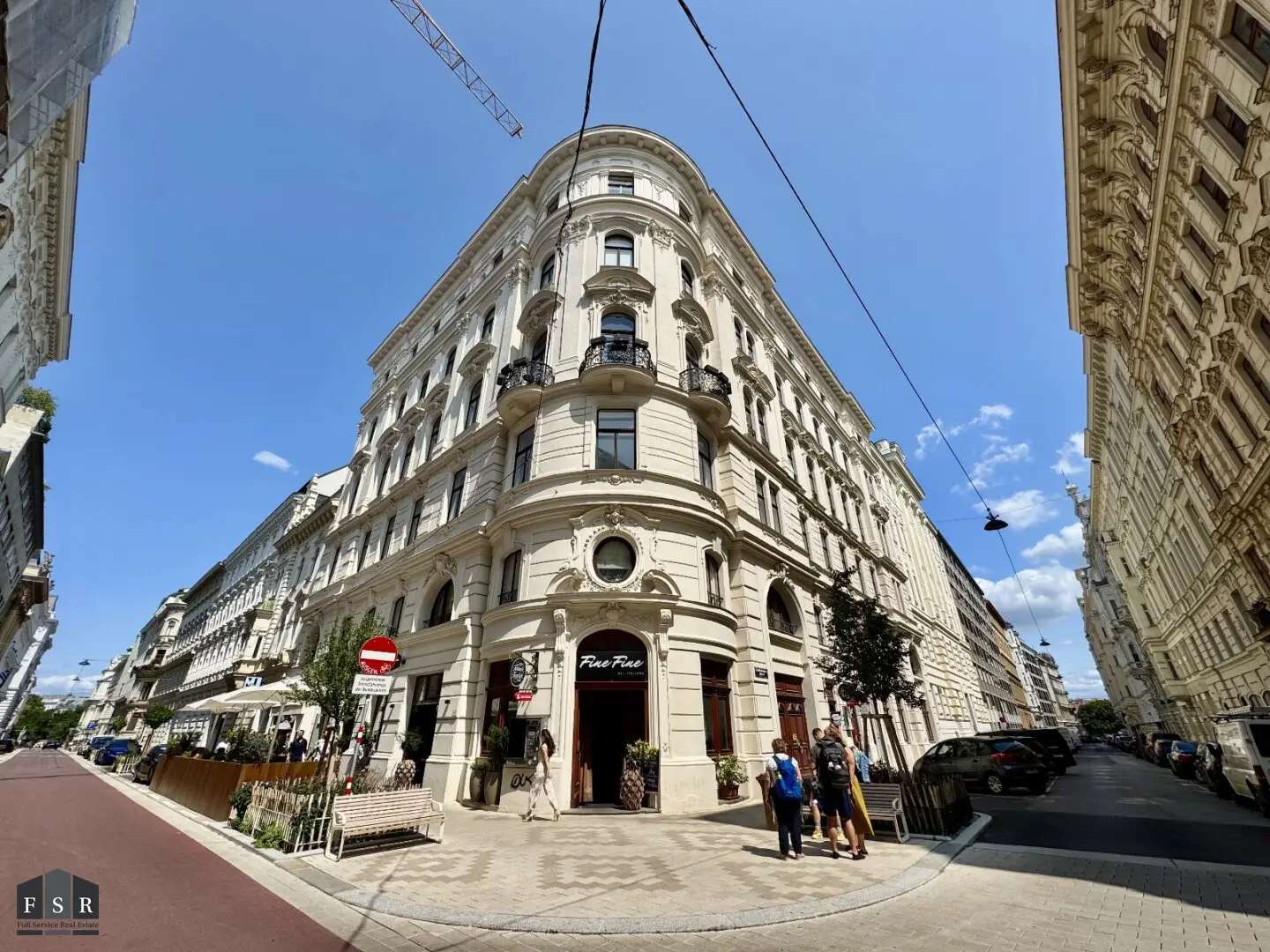 ERSTBEZUG! Repräsentativer Altbau in Bestlage / 3-Zimmer / 142 m² / Balkon