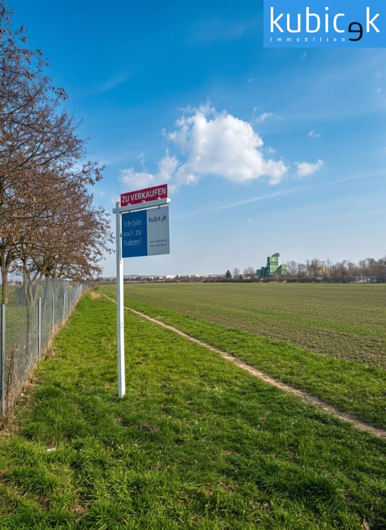 6,755 m² plot next to golf club