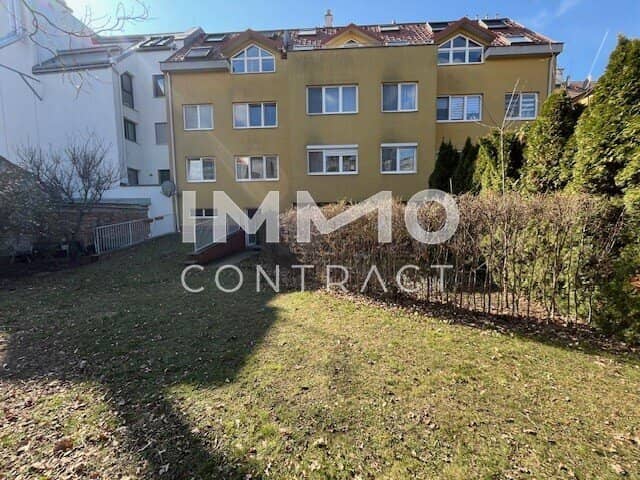 Top Floor Apartment with Distant View and Garden