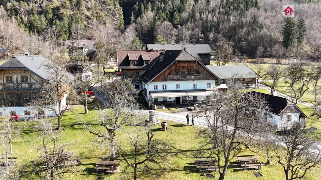HOLZINGERBAUER Restaurant at Lake Mondsee