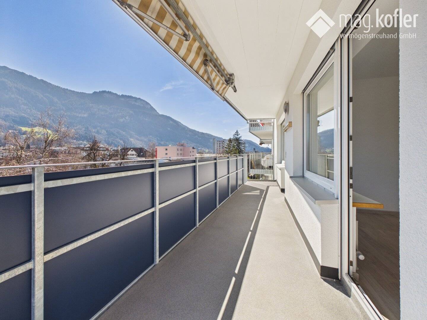 Wohnung zentral gelegen mit Bergblick und Balkon