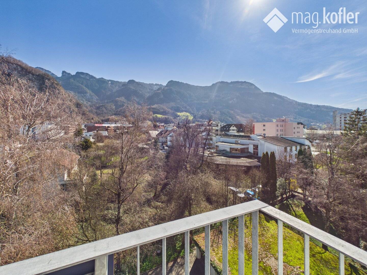 Wohnung zentral gelegen mit Bergblick und Balkon