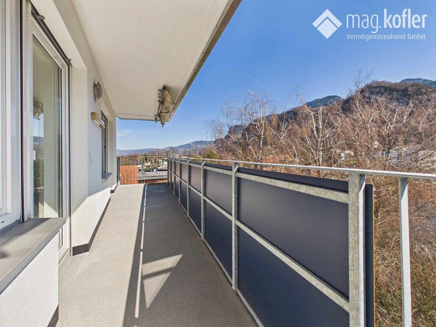 Wohnung zentral gelegen mit Bergblick und Balkon