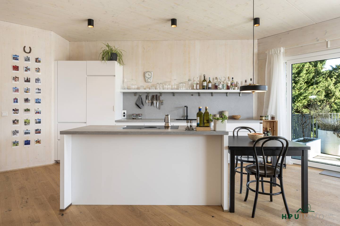 Penthouse with roof terrace and two parking spaces