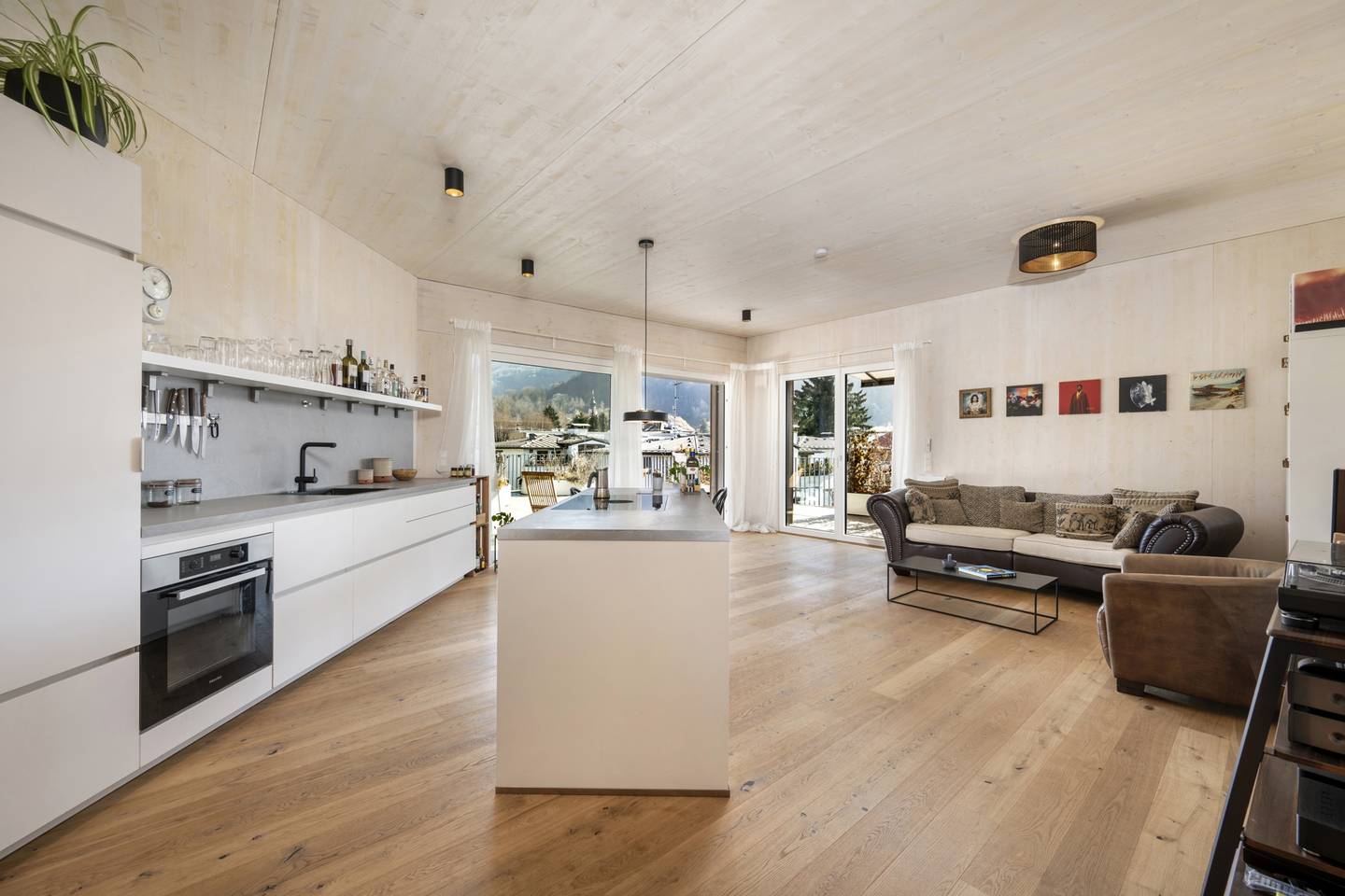 Penthouse with roof terrace and two parking spaces