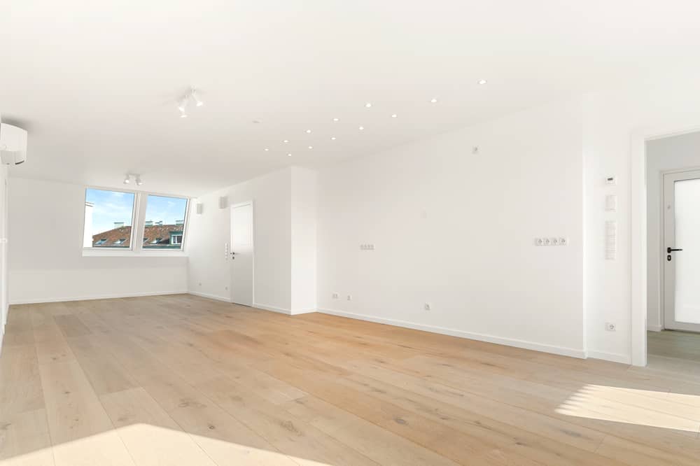 Dachgeschosswohnung mit Balkon und Blick