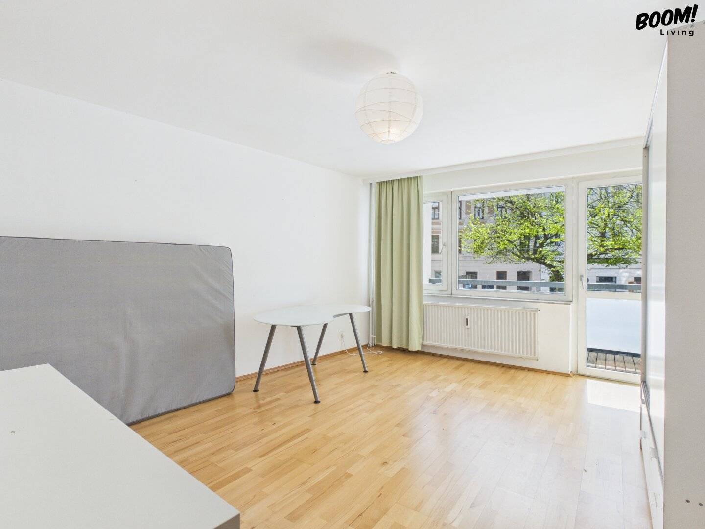 Apartment with two loggias and open living area in Josefstadt