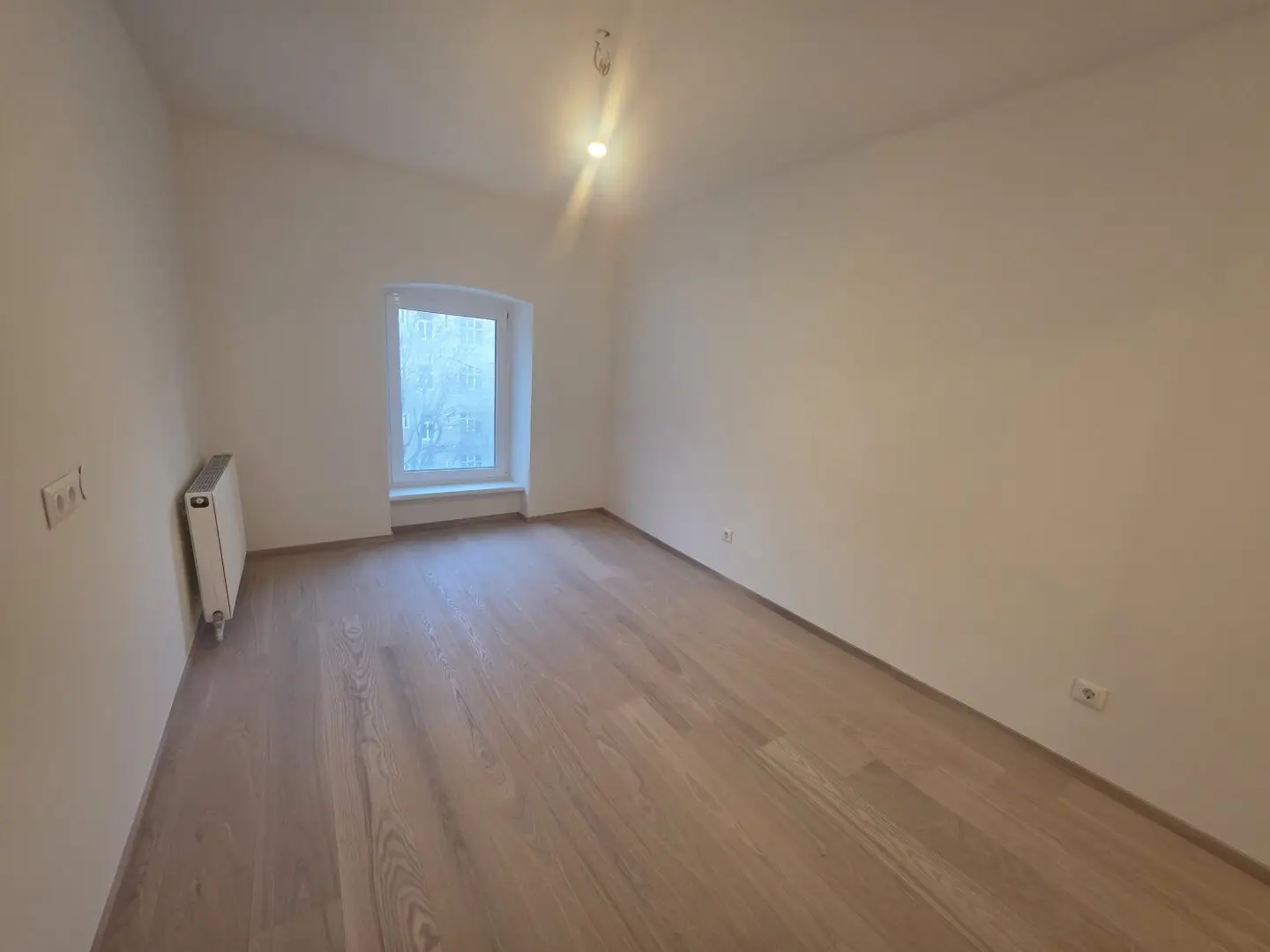 Wohnung near the main train station with balcony