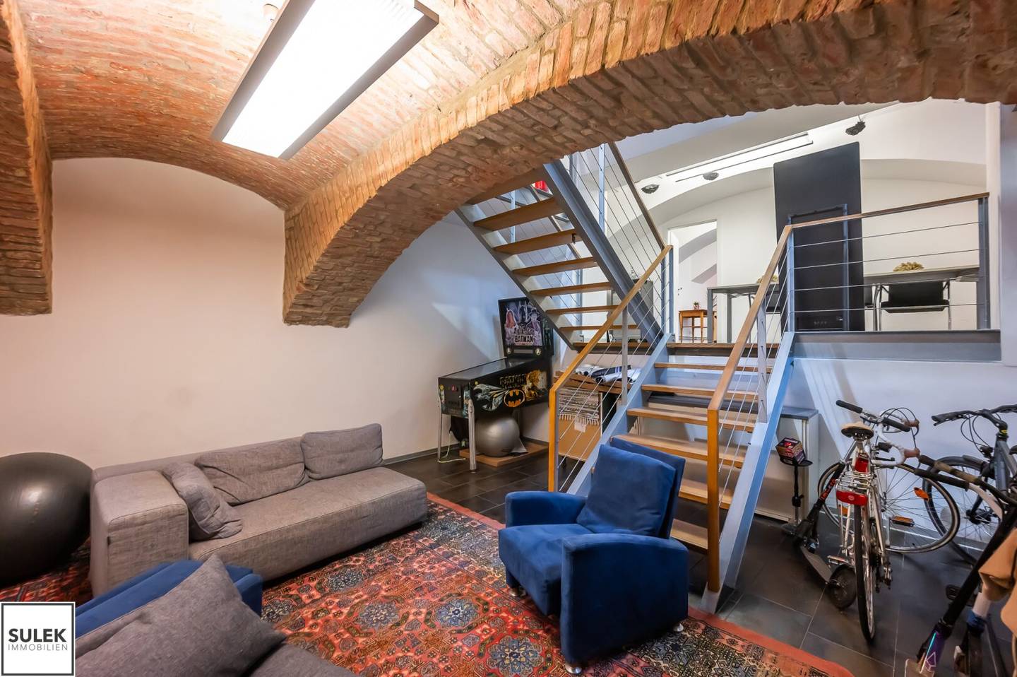 Large Commercial Space 358m² Brigittenau