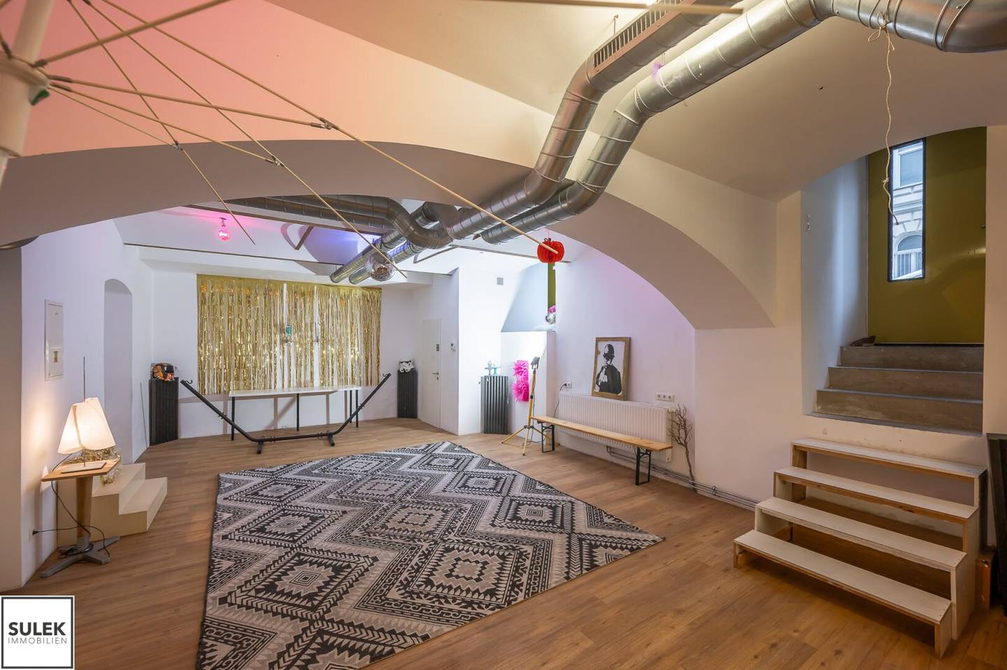 Large Commercial Space 358m² Brigittenau