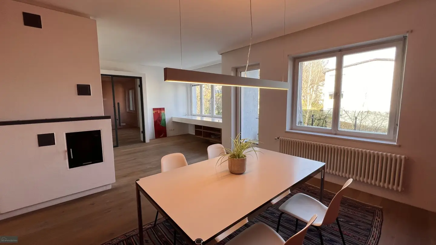 Apartment in an old building with balcony and views of greenery