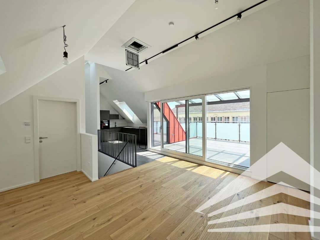 Top floor apartment in the city center with terrace