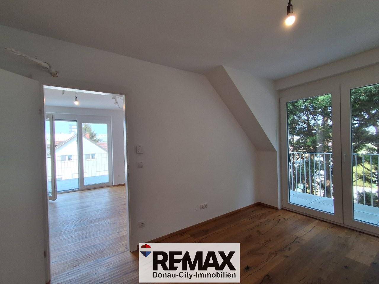 Erstbezug Wohnung mit Terrasse und Balkon und Lift