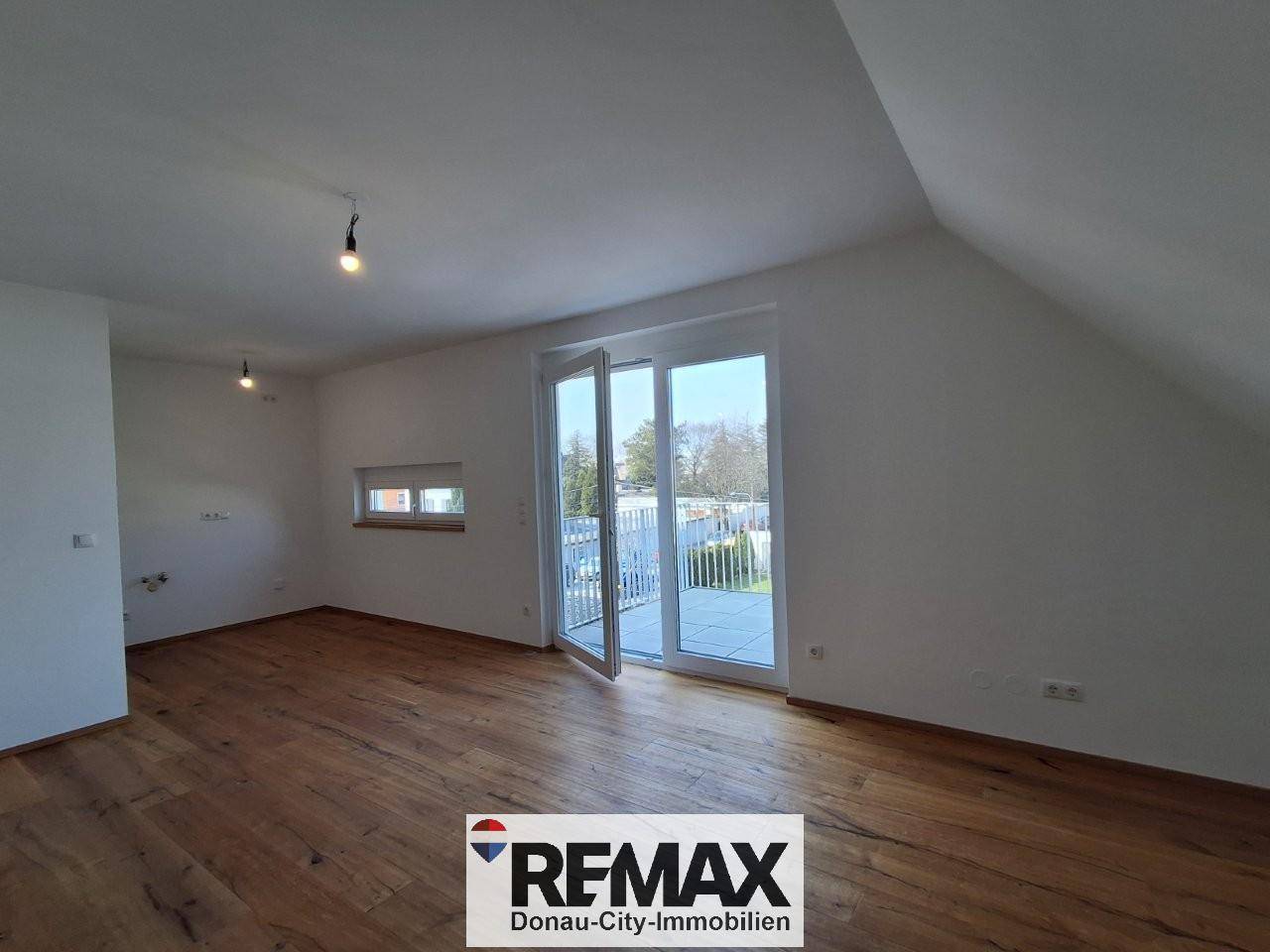 Erstbezug Wohnung mit Terrasse und Balkon und Lift