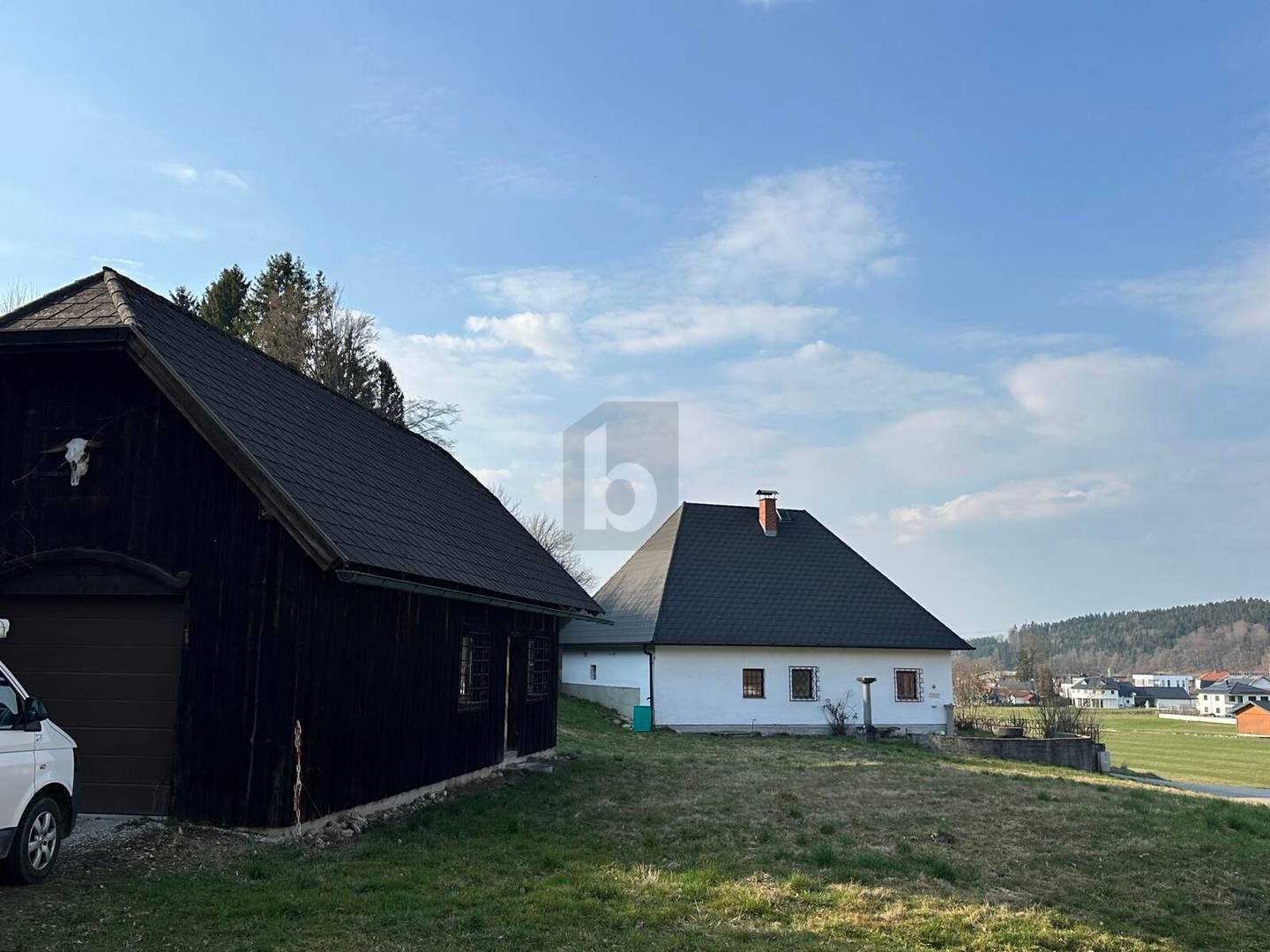 Secluded Wohnung with large plot and building land