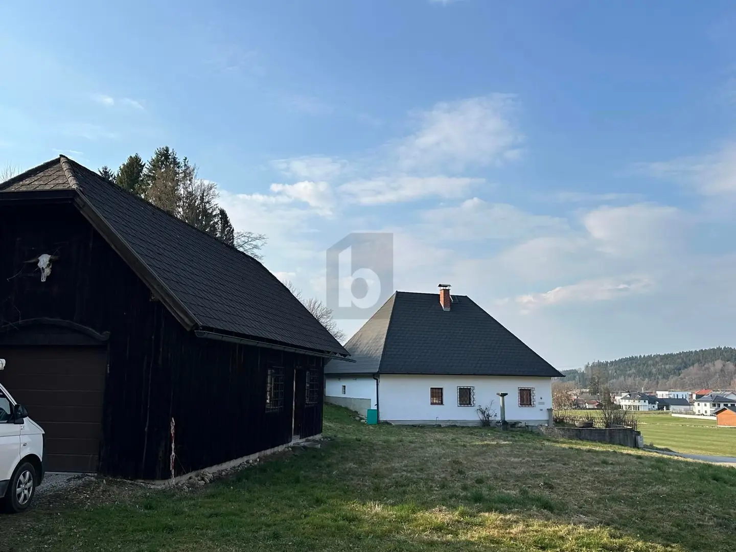 Secluded location with large grounds and extension potential Family apartment