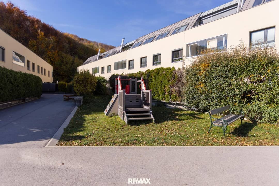Neuwertige Wohnung mit Loggia und Garage