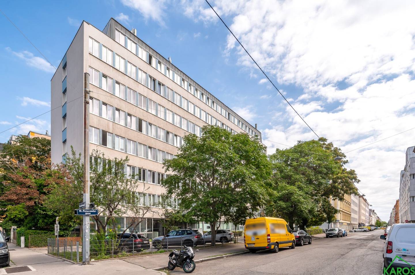 Apartment with distant view and open kitchen