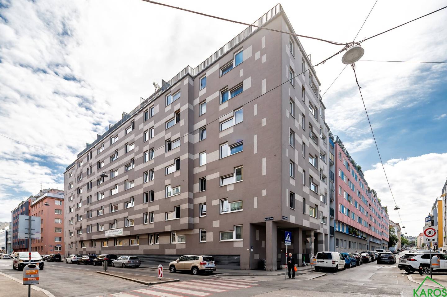 Wohnung central location with built in kitchen