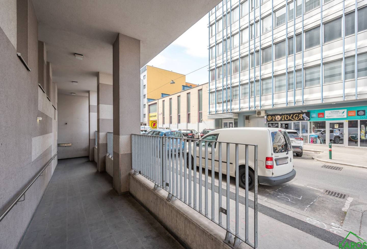Wohnung central location with built in kitchen
