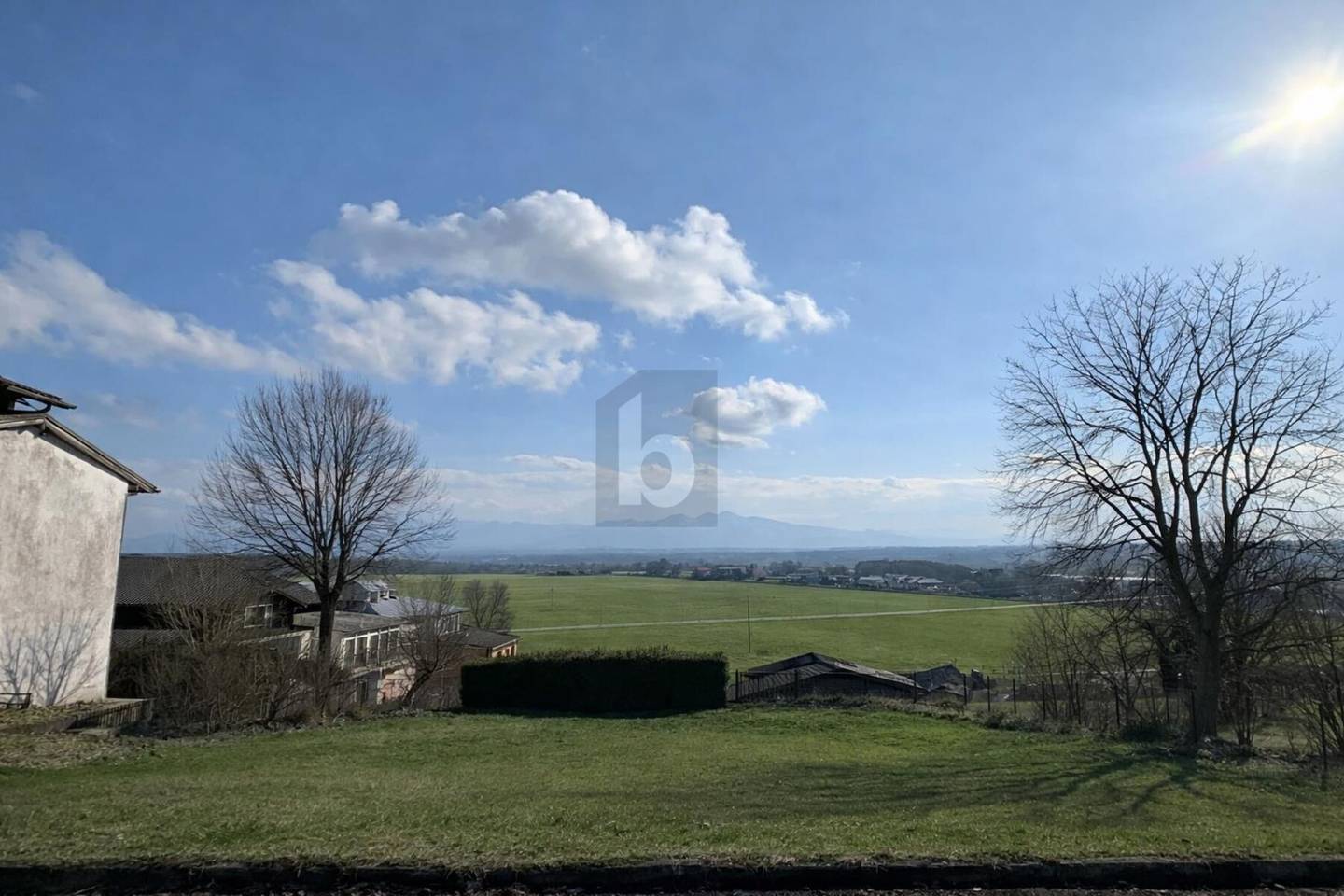 Hochgelegen und sonnig mit Panoramablick Wohnung