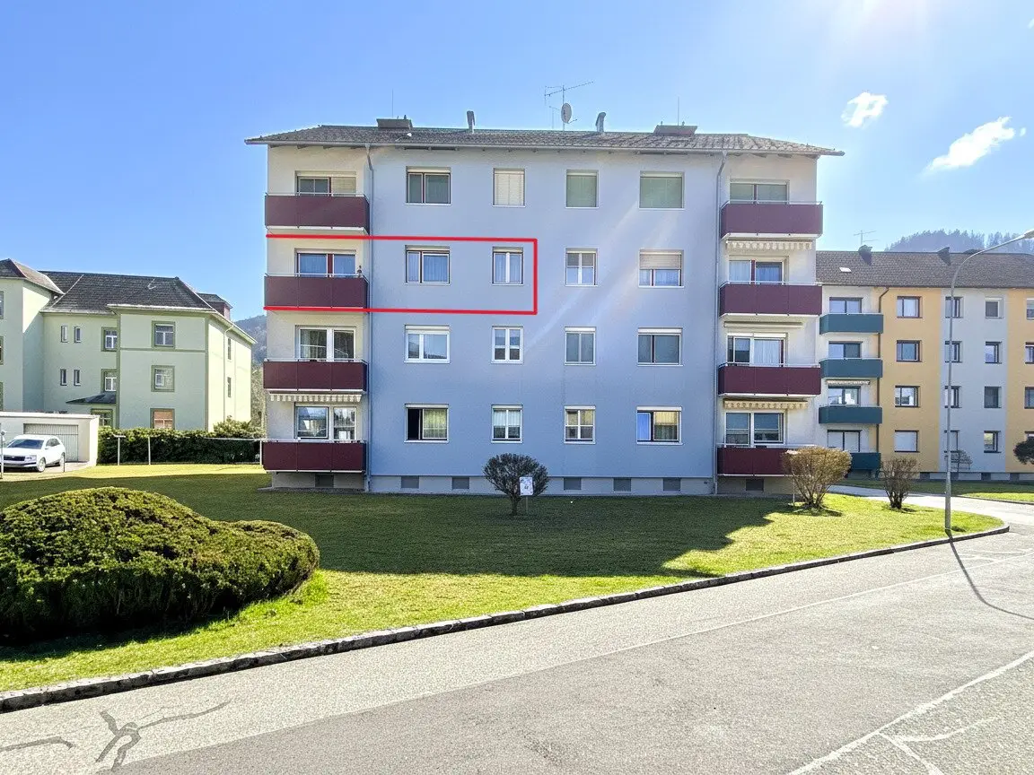Apartment central location with balcony and parking