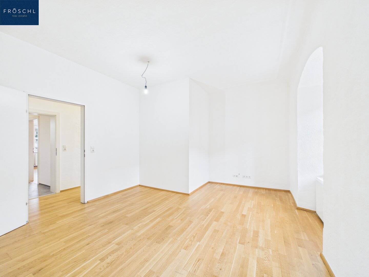 Listed historic apartment with fiber optic