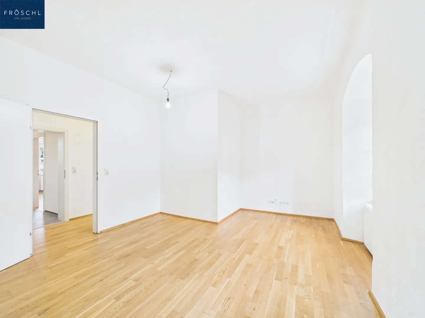 Listed historic apartment with fiber optic