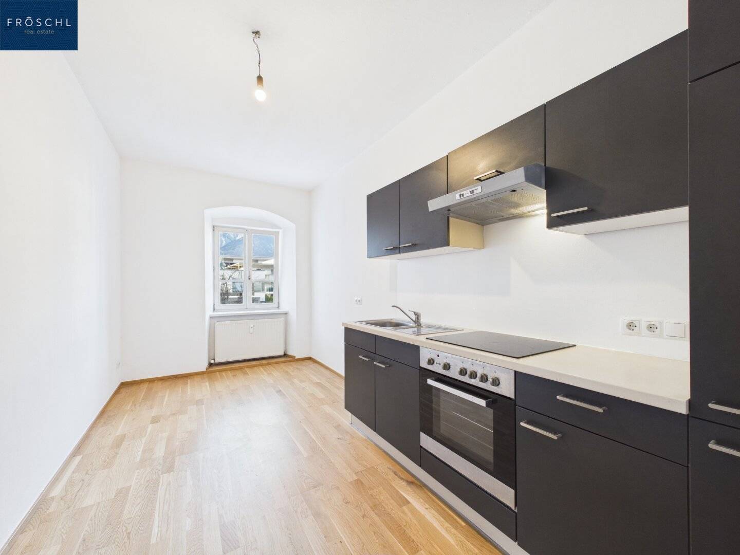 Listed historic apartment with fiber optic
