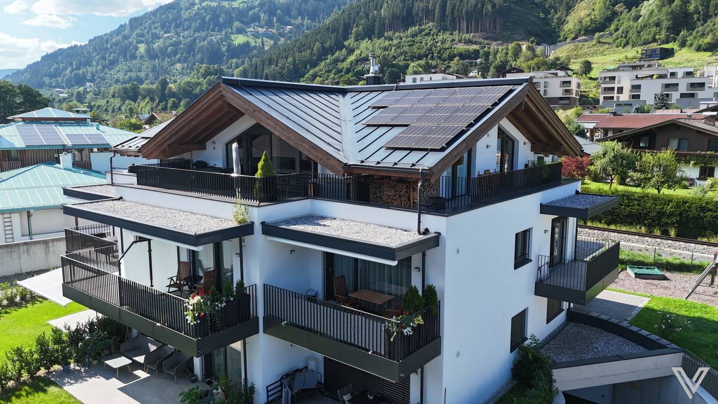 Newly built apartment with view of Kitzsteinhorn